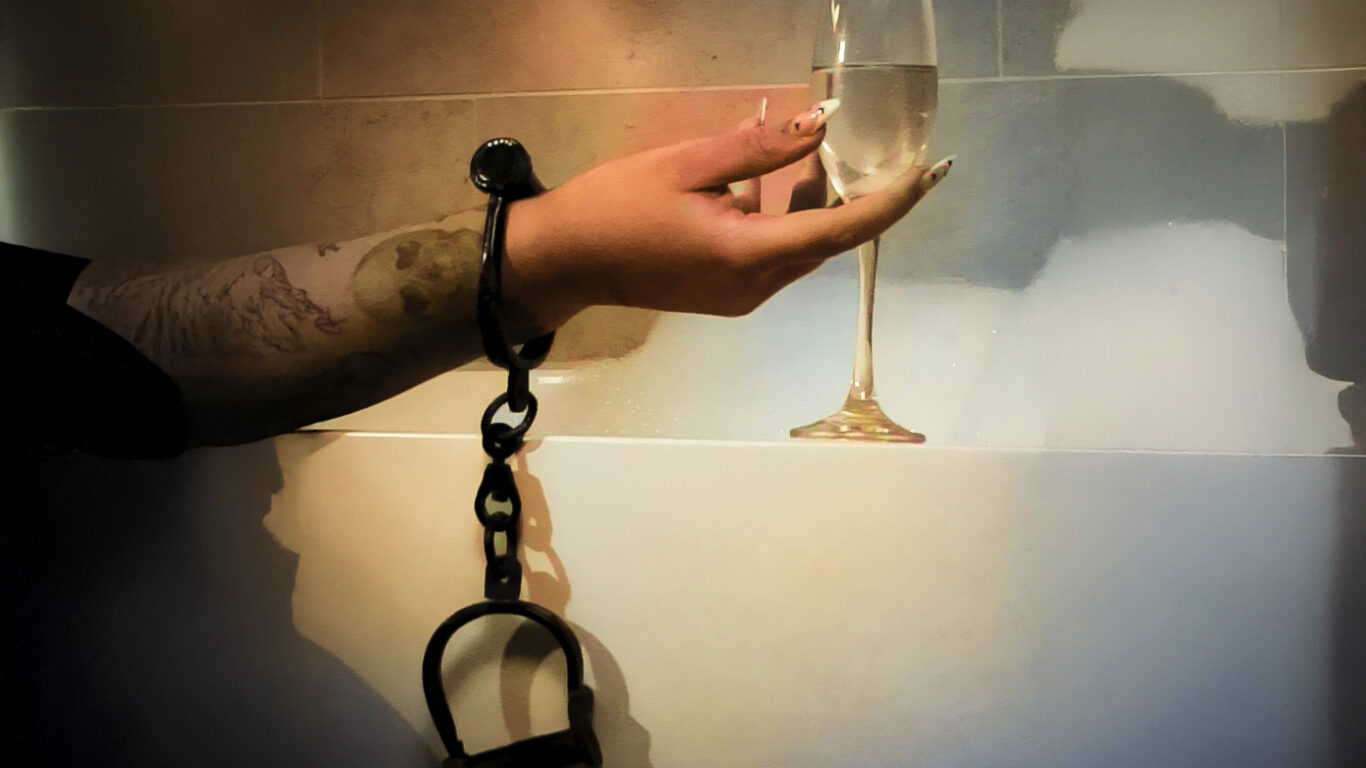 Bath handcuffs horizontal